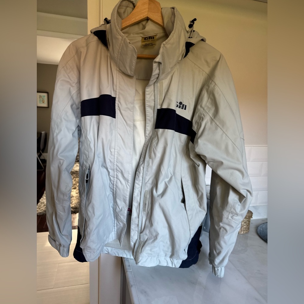 Women’s Gill rain jacket in light grey and navy.